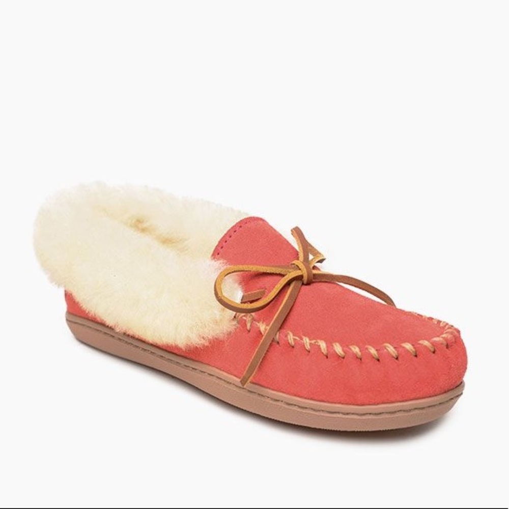Minnetonka limited edition pink moccasins - size 8